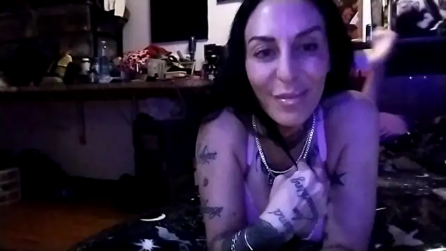 inkdhollow1 online show from 10/27/25, 03:40