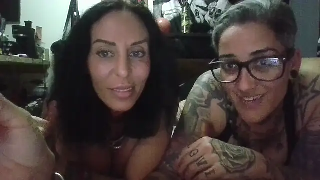 inkdhollow1 online show from 11/07/25, 02:16