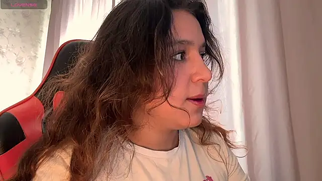 Snapshot of Luisaa_rosee chatting on 09/30/25, 01:06 Luisaa rosee online show from 09/30/25, 01:06