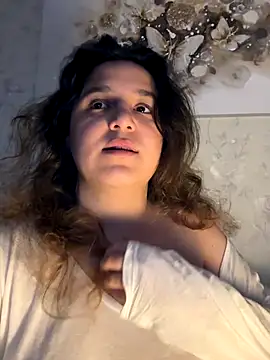 Snapshot of Luisaa_rosee chatting on 10/10/25, 03:46 Luisaa rosee online show from 10/10/25, 03:46