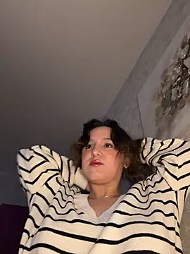 Snapshot of Luisaa_rosee chatting on 10/04/25, 01:56 Luisaa rosee online show from 10/04/25, 01:56