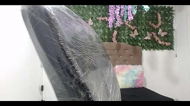 cristal hills 19 online show from 12/01/25, 05:03