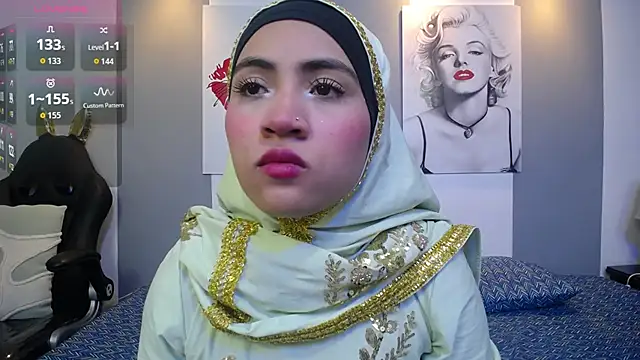 Snapshot of Neesha__ chatting on 11/17/25, 08:13 Neesha online show from 11/17/25, 08:13