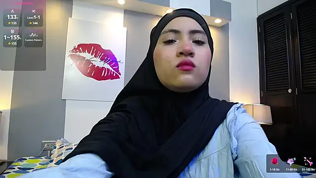 Snapshot of Neesha__ chatting on 10/16/25, 08:17 Neesha online show from 10/16/25, 08:17