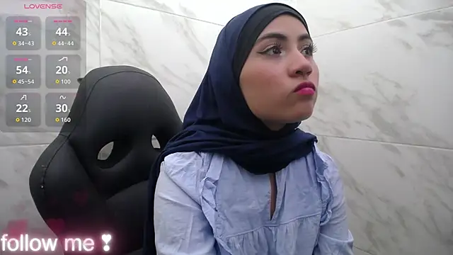 Snapshot of Neesha__ chatting on 11/26/25, 11:43 Neesha online show from 11/26/25, 11:43