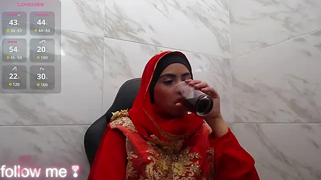 Snapshot of Neesha__ chatting on 11/21/25, 12:48 Neesha online show from 11/21/25, 12:48