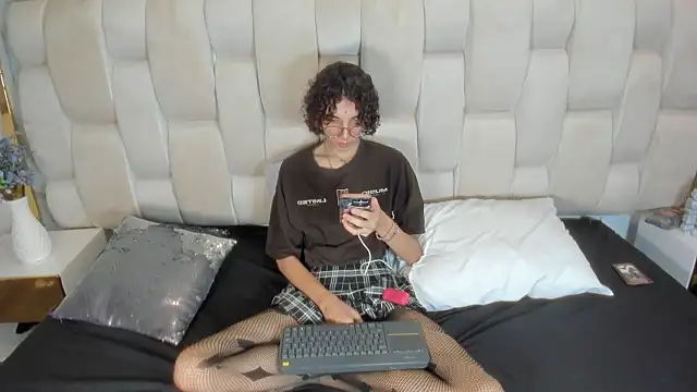 Scaarlett 22  online show from 02/10/26, 04:11