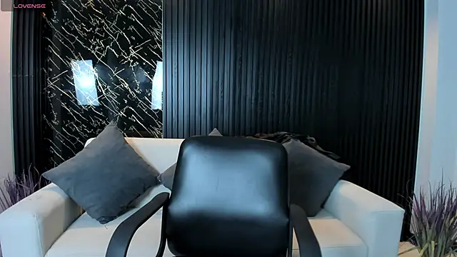 Snapshot of VenusCooper chatting on 11/10/25, 06:57 VenusCooper online show from 11/10/25, 06:57