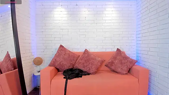 Snapshot of VenusCooper chatting on 11/06/25, 07:40 VenusCooper online show from 11/06/25, 07:40