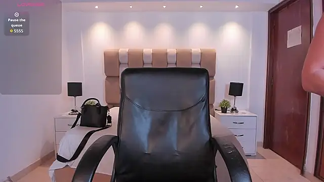 VenusCooper online show from 04/09/26, 07:31