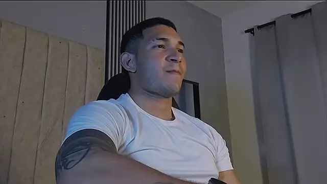 Snapshot of venedic_bull chatting on 01/08/26, 05:02 venedic bull online show from 01/08/26, 05:02