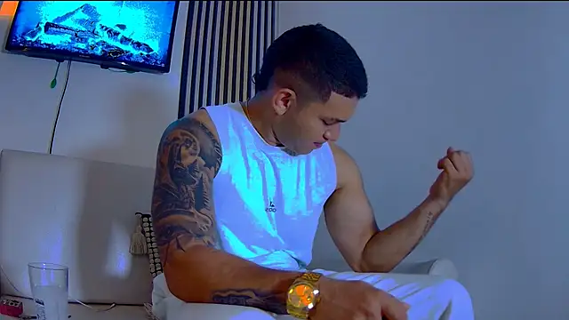 Snapshot of venedic_bull chatting on 12/21/25, 04:47 venedic bull online show from 12/21/25, 04:47