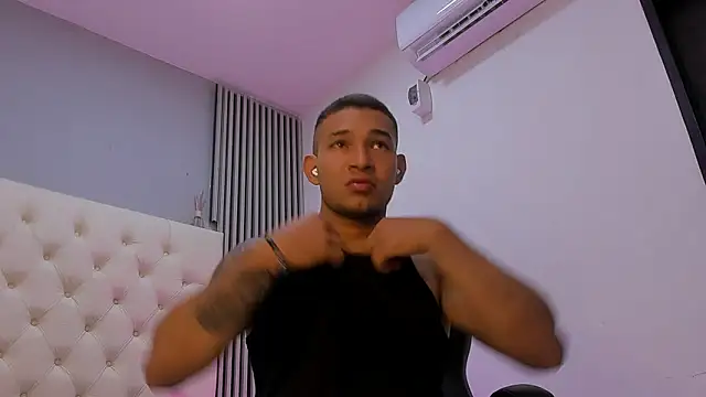 Snapshot of venedic_bull chatting on 03/02/26, 04:13 venedic bull online show from 03/02/26, 04:13