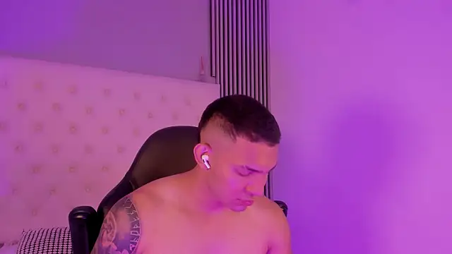 Snapshot of venedic_bull chatting on 02/18/26, 04:10 venedic bull online show from 02/18/26, 04:10