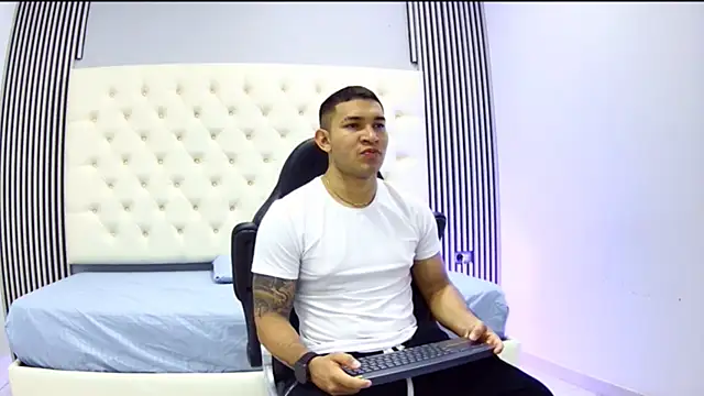 venedic bull online show from 10/28/25, 08:19