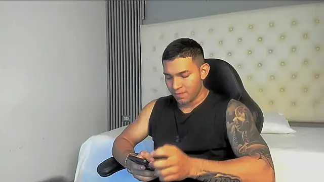 venedic bull online show from 11/11/25, 04:29