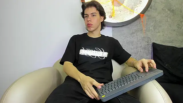 Lucian grey online show from 10/19/25, 03:53