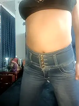 lizethavila online show from 10/13/25, 09:49