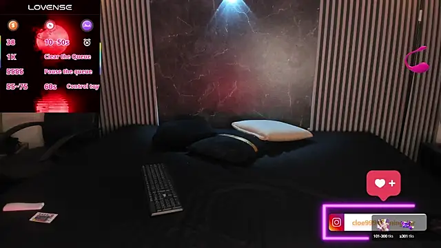 Snapshot of cloemorningstar chatting on 10/15/25, 05:50 cloemorningstar online show from 10/15/25, 05:50