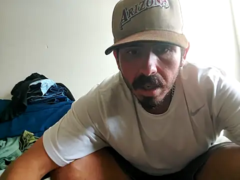 Snapshot of hoociedaddy24 chatting on 12/18/25, 09:40 hoociedaddy24 online show from 12/18/25, 09:40