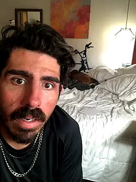 Snapshot of hoociedaddy24 chatting on 12/16/25, 10:47 hoociedaddy24 online show from 12/16/25, 10:47