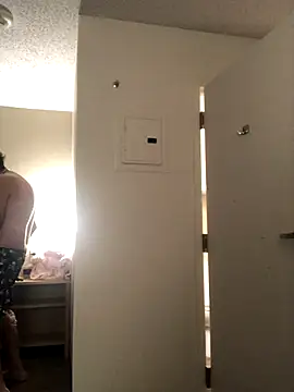 Snapshot of hoociedaddy24 chatting on 12/05/25, 05:00 hoociedaddy24 online show from 12/05/25, 05:00