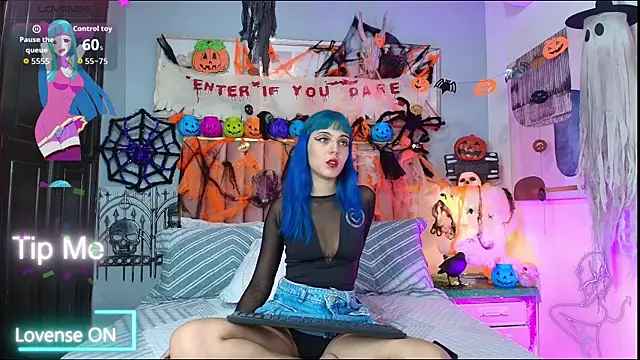 Snapshot of ElektraBlue chatting on 10/16/25, 04:43 ElektraBlue online show from 10/16/25, 04:43