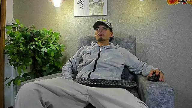 Snapshot of Axelwiliams chatting on 11/18/25, 03:54 Axelwiliams online show from 11/18/25, 03:54