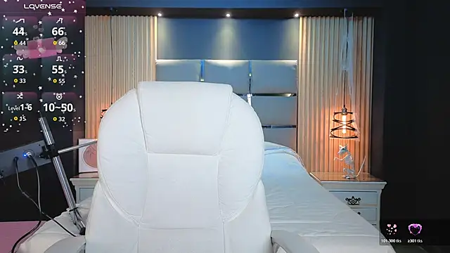 Snapshot of Emily_Roberts9 chatting on 11/19/25, 11:43 Emily Roberts9 online show from 11/19/25, 11:43