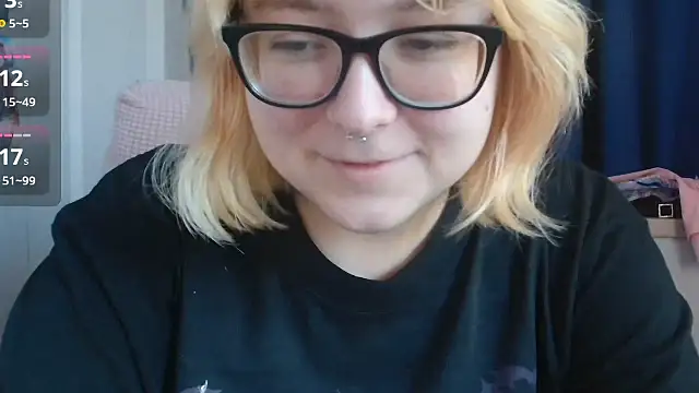 Snapshot of LolaWEI chatting on 10/11/25, 07:20 LolaWEI online show from 10/11/25, 07:20