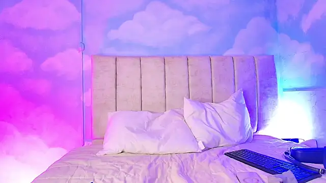 Snapshot of Nikolbrice chatting on 04/12/26, 02:04 Nikolbrice online show from 04/12/26, 02:04