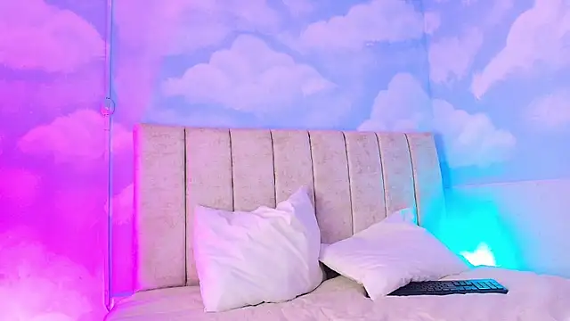 Snapshot of Nikolbrice chatting on 04/14/26, 02:05 Nikolbrice online show from 04/14/26, 02:05