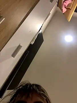 Snapshot of Zoe_riivas chatting on 10/24/25, 10:25 Zoe riivas online show from 10/24/25, 10:25