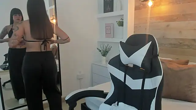 fiorella18  online show from 11/19/25, 02:33