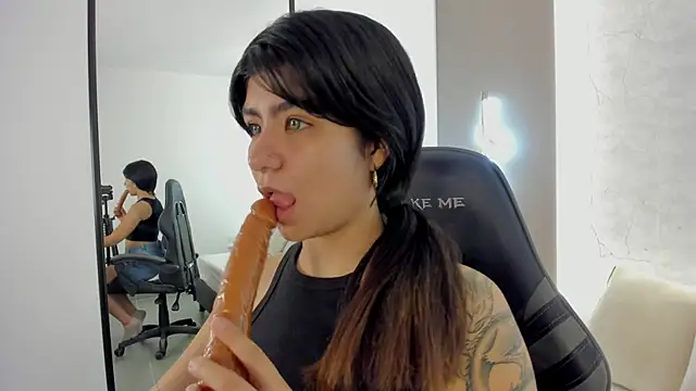 fiorella18  online show from 11/15/25, 02:26