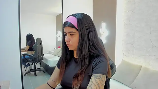 fiorella18  online show from 11/14/25, 02:15