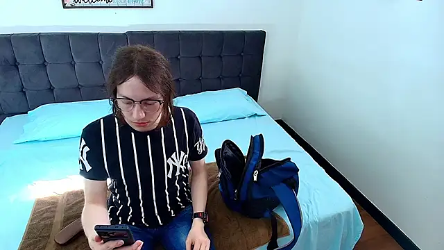 SnowyX  online show from 10/09/25, 08:31