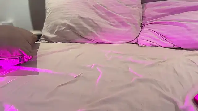 AlmaryKim online show from 10/28/25, 09:14