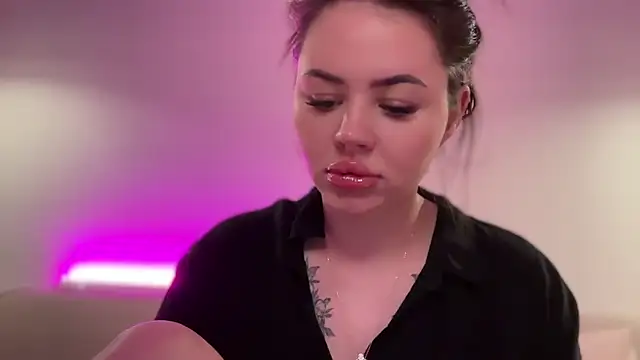 AlmaryKim online show from 10/13/25, 08:10