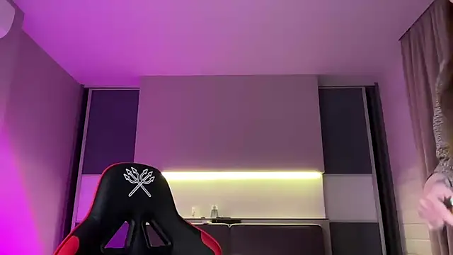 AlmaryKim online show from 02/10/25, 06:56