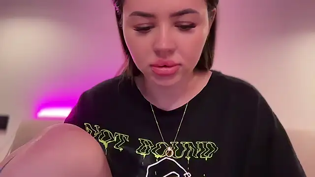 AlmaryKim online show from 10/10/25, 08:42