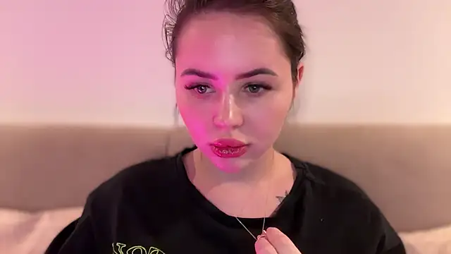 AlmaryKim online show from 11/01/25, 08:36