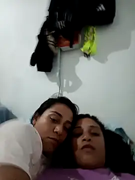 LucyAndBella online show from 04/04/26, 03:57