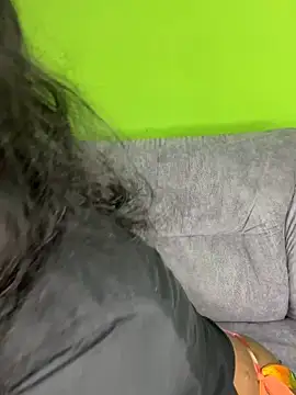 Snapshot of SukiyamaAsia chatting on 10/12/25, 05:25 SukiyamaAsia online show from 10/12/25, 05:25