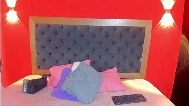 Xiomara Stwart online show from 11/15/25, 07:18