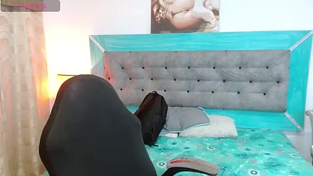 Snapshot of roxx_iie chatting on 10/06/25, 02:35 roxx iie online show from 10/06/25, 02:35