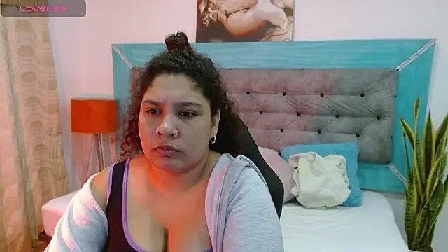 Snapshot of roxx_iie chatting on 10/07/25, 02:34 roxx iie online show from 10/07/25, 02:34