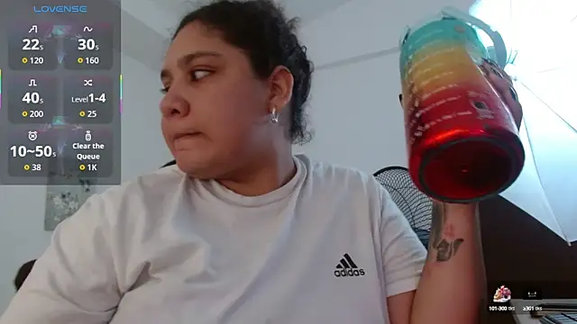 Snapshot of roxx_iie chatting on 10/13/25, 09:16 roxx iie online show from 10/13/25, 09:16