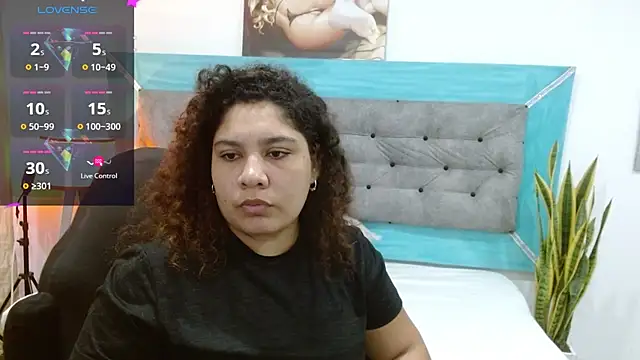 Snapshot of roxx_iie chatting on 10/08/25, 02:35 roxx iie online show from 10/08/25, 02:35