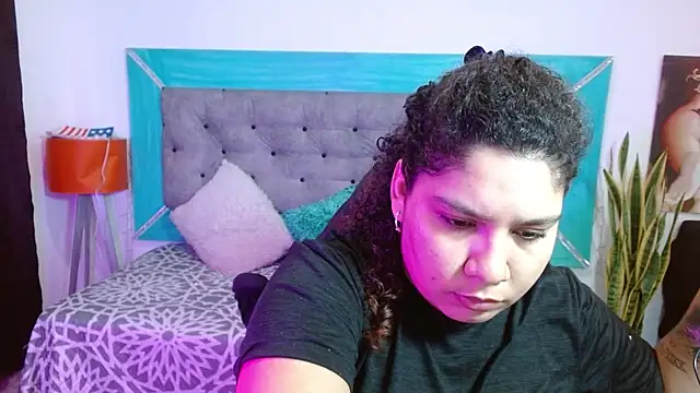 Snapshot of roxx_iie chatting on 11/14/25, 11:19 roxx iie online show from 11/14/25, 11:19